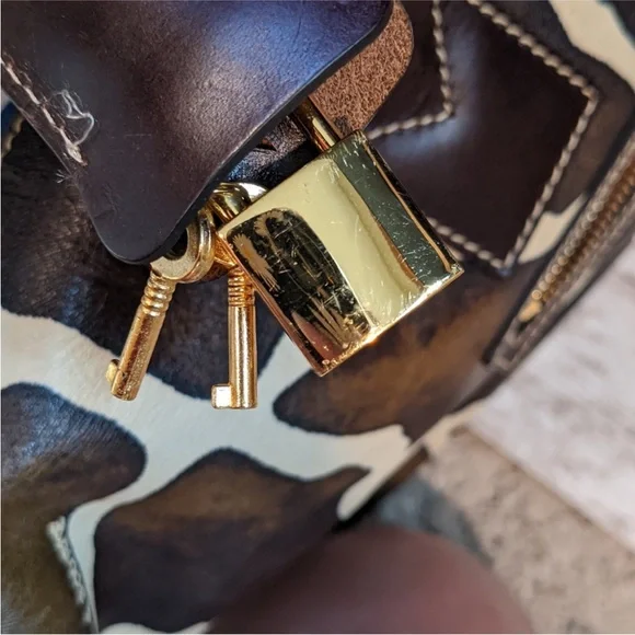 Dooney and Bourke Giraffe Print Weekend Bag - Picture 9 of 16